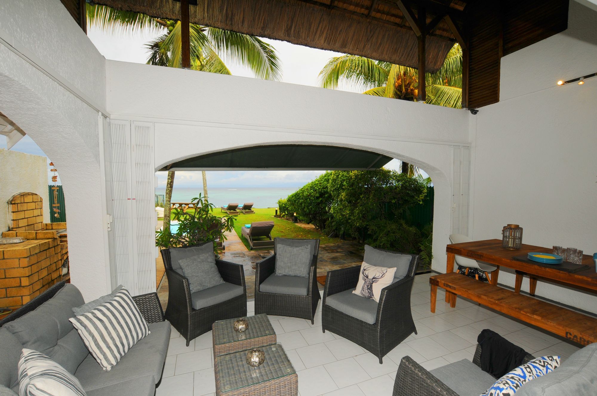 Caro'S Beachfront Trou-aux-Biches Eksteriør bilde